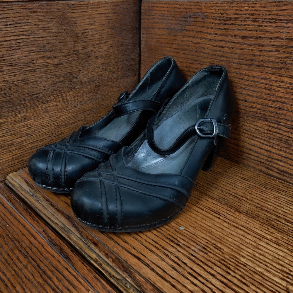 Black dansko 8.5 / 40 leather Mary Jane mid heel